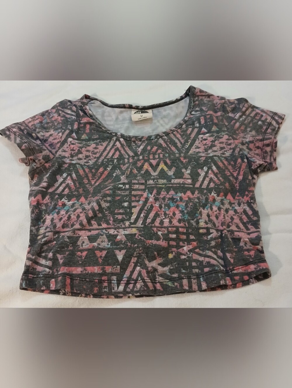 Pre-loved Women's H&M Black and Pink Aztec-Print Crop Top.